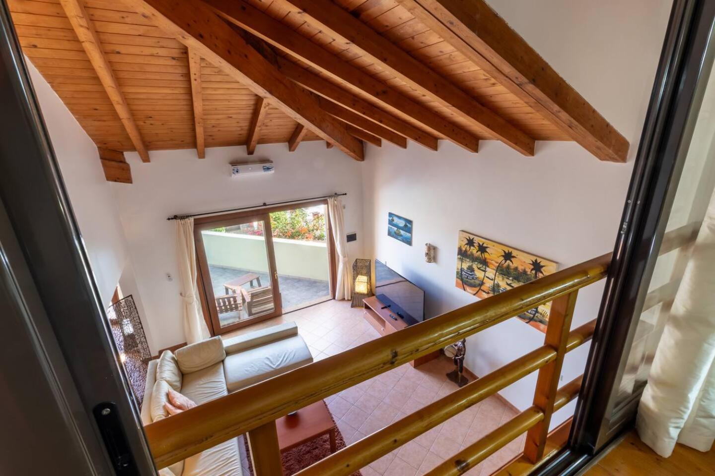 Porto Antigo 1 - Three Bedroom, Pool & Wifi * Santa Maria