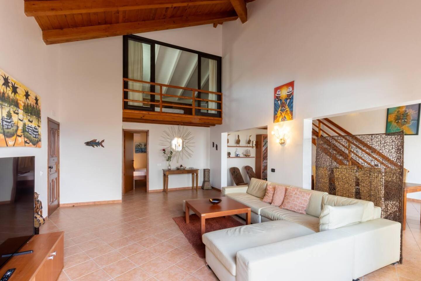 Porto Antigo 1 - Three Bedroom, Pool & Wifi Apartment