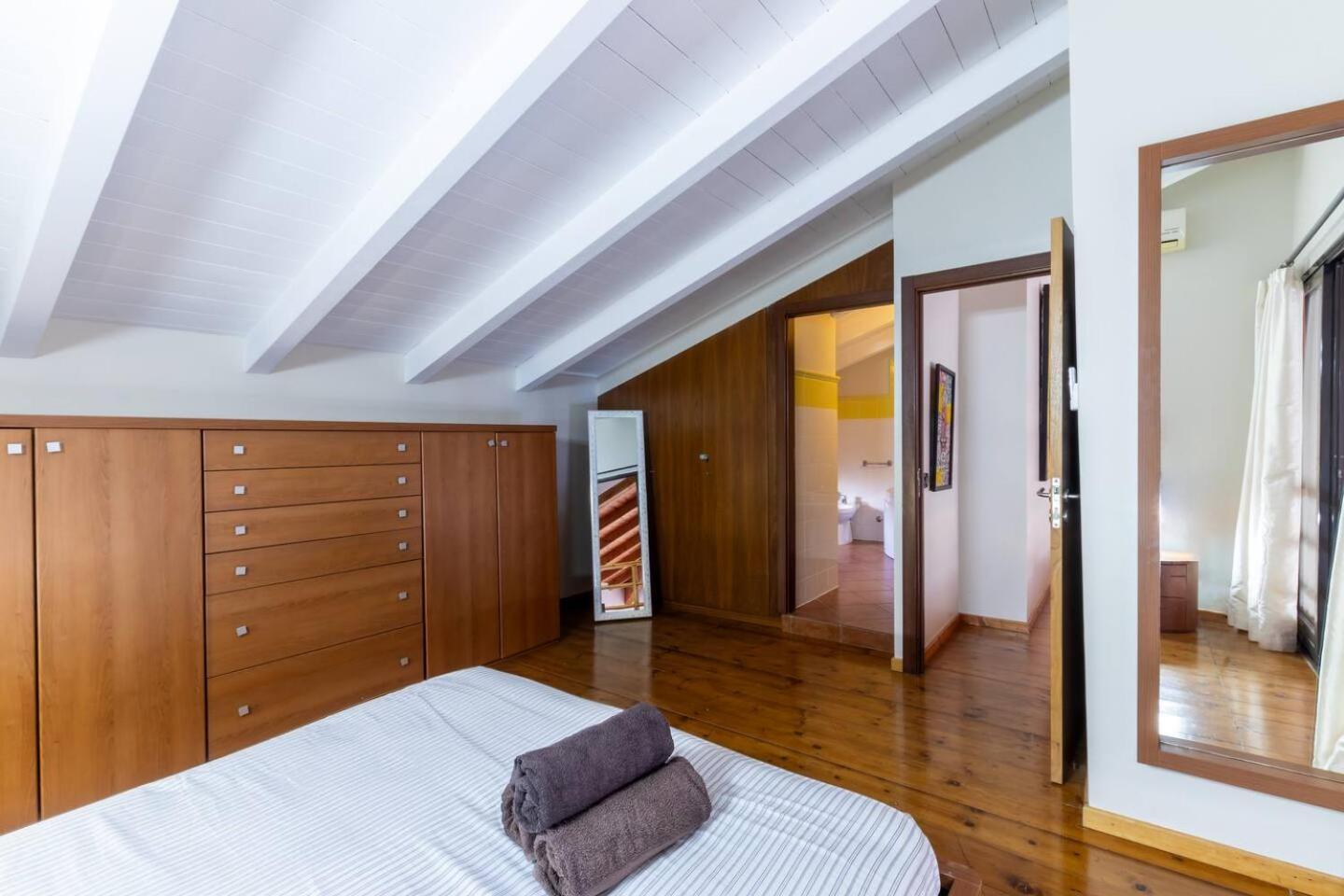 Porto Antigo 1 - Three Bedroom, Pool & Wifi Apartment *